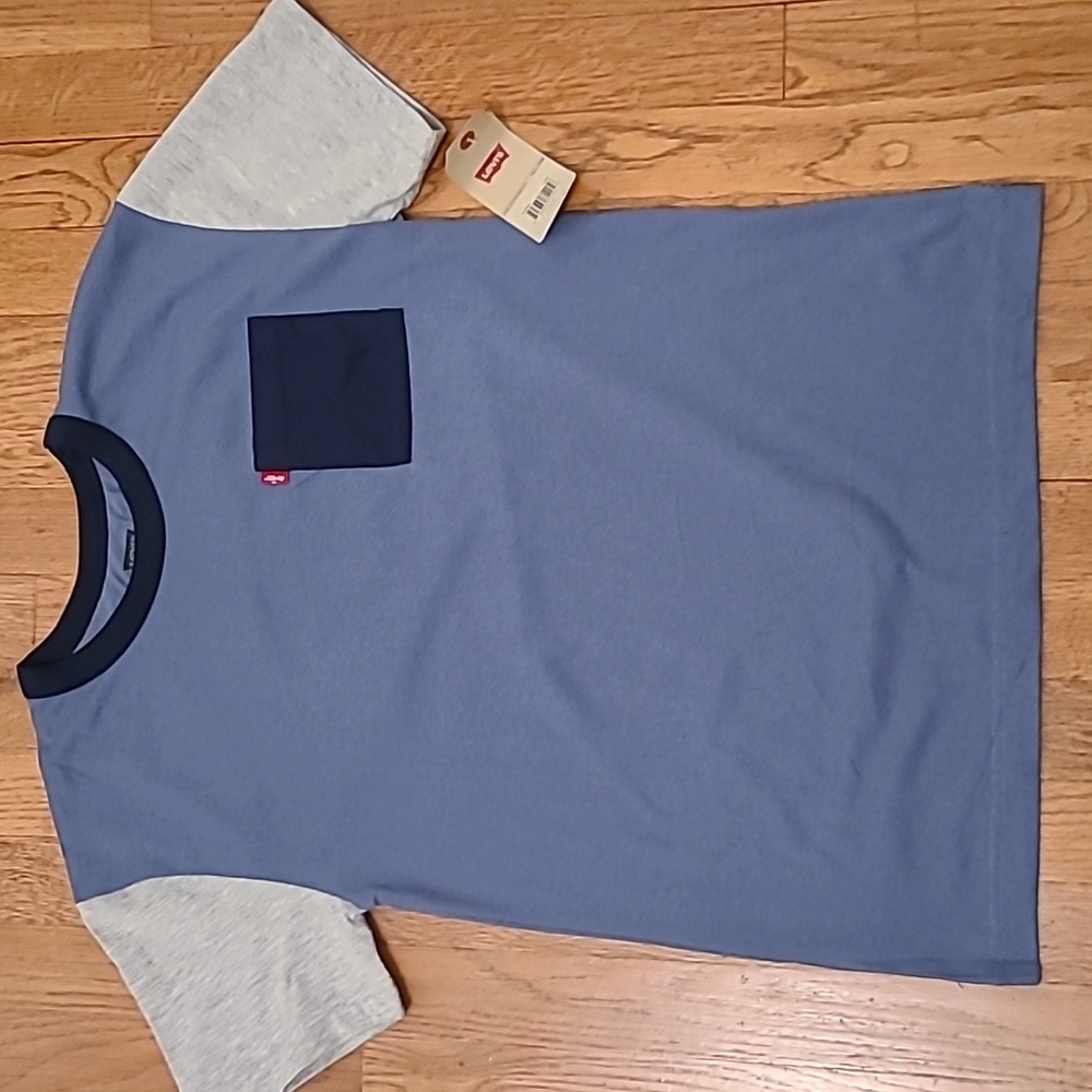 LEVIS BOYS BLUE AND GRAY SHORT SLEEVE T-SHIRT SIZE MEDIUM